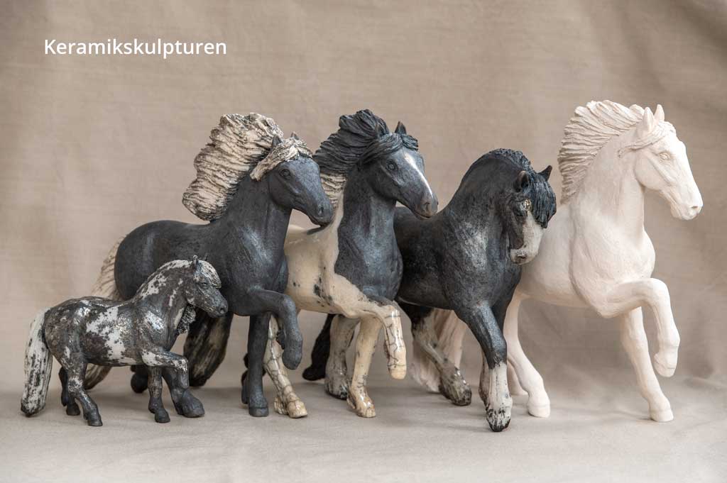 Keramikskulpturen aus der Schweiz - Pferdeherde